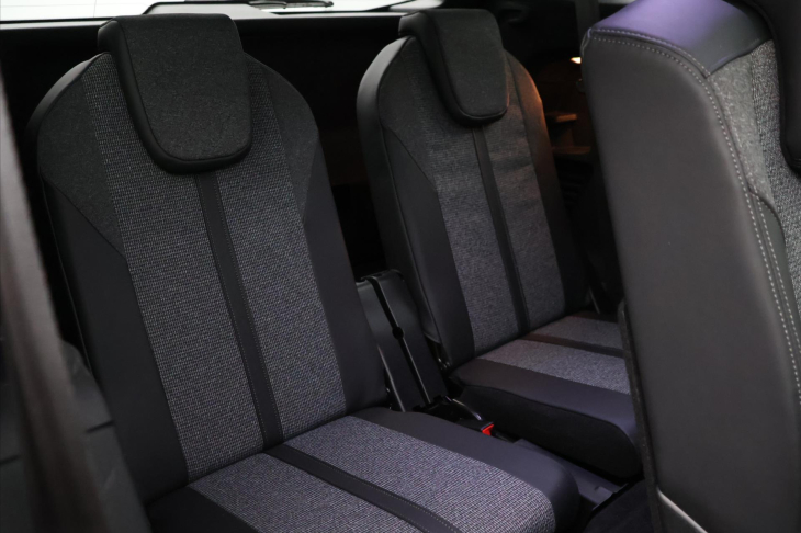 Peugeot 5008 1,2 PT 96kW Allure PANO 7-míst