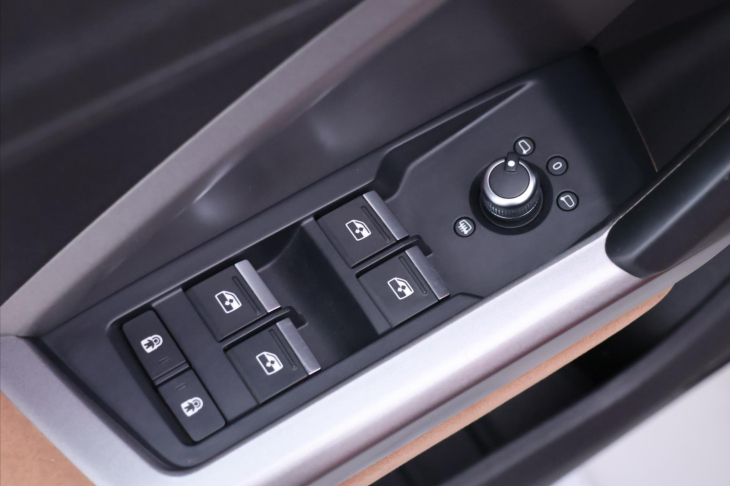 Audi Q3 2,0 TDI 110kW Advanced CZ DPH