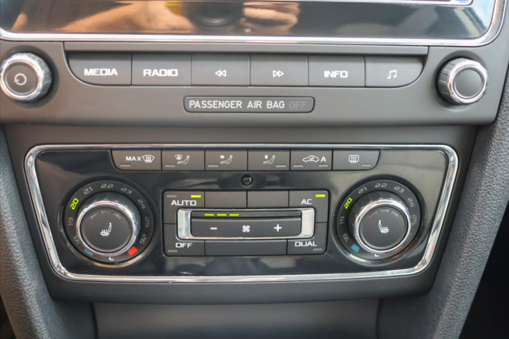 Škoda Superb 2,0 TDI Exclusive Xenon 1.Maj.