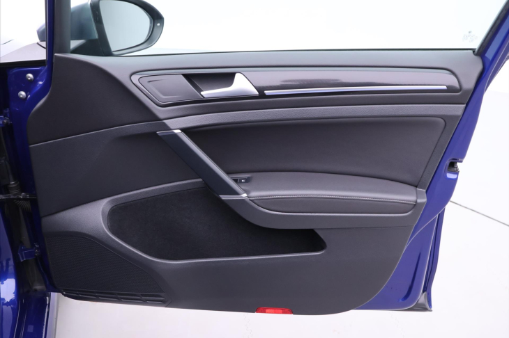 Volkswagen Golf 2,0 TSI R 228kW 4M DSG Virtual