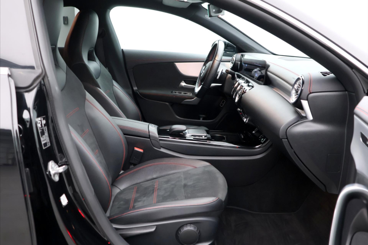 Mercedes-Benz CLA 2,0 200d AMG LINE CZ DPH 77TKM