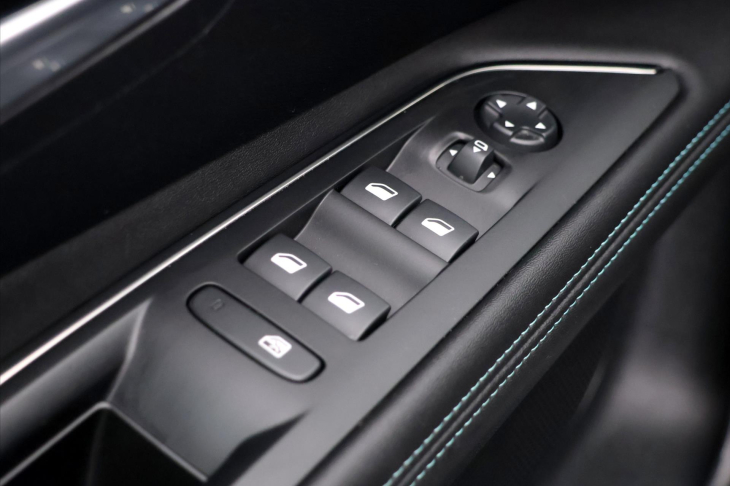 Peugeot 3008 1,5 HDI 96kW GT Aut. CZ