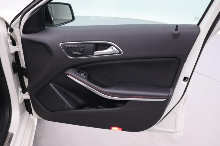 Mercedes-Benz Třídy A 1,6 200i Aut. AMG Prestige