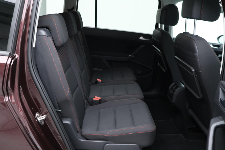 Volkswagen Touran 1,4 TSI 110kW DSG Sound 7-Míst