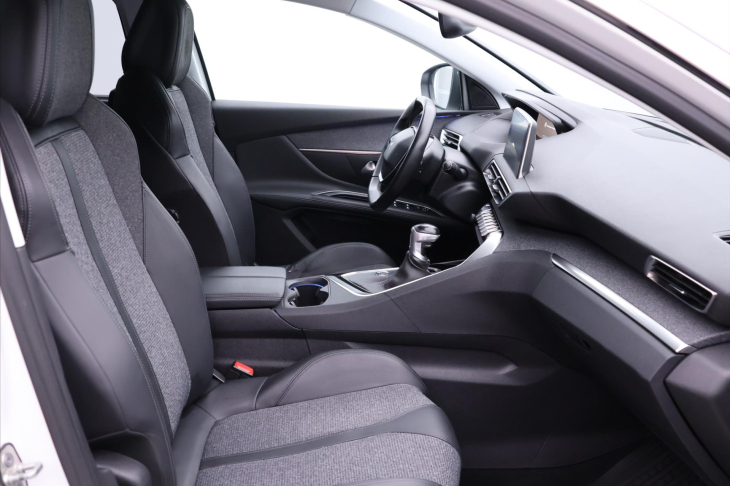 Peugeot 5008 1,2 PT 96kW CZ Allure 7-Míst