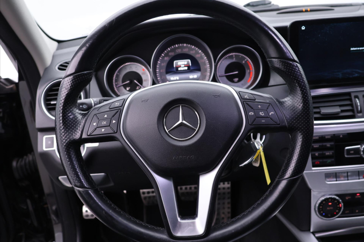 Mercedes-Benz Třídy C 2,1 220CDI 125kW Aut.klima Xenon