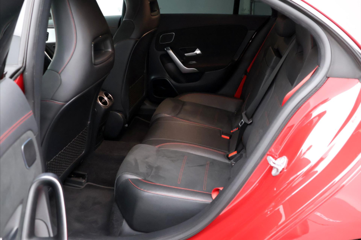 Mercedes-Benz CLA 2,0 35 AMG 225kW 4MATIC CZ