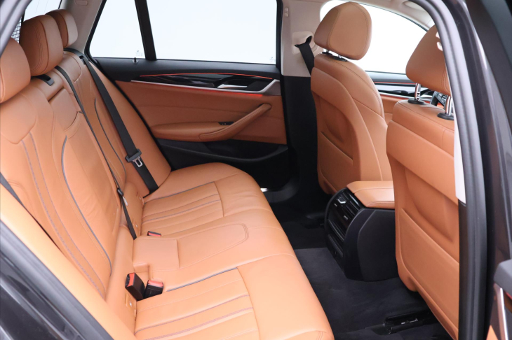 BMW Řada 5 2,0 520da 120kW Sportline