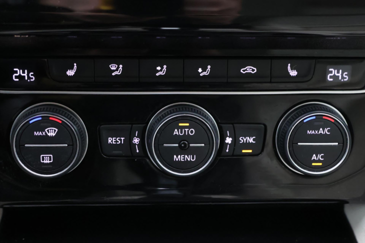 Volkswagen Passat 1,4 TSI 110kW DSG Kůže