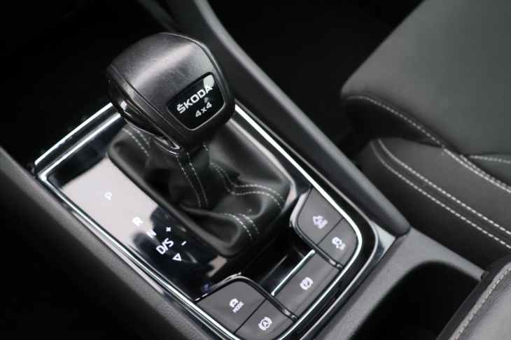 Škoda Karoq 2,0 TDI DSG 4x4 Sportline DPH