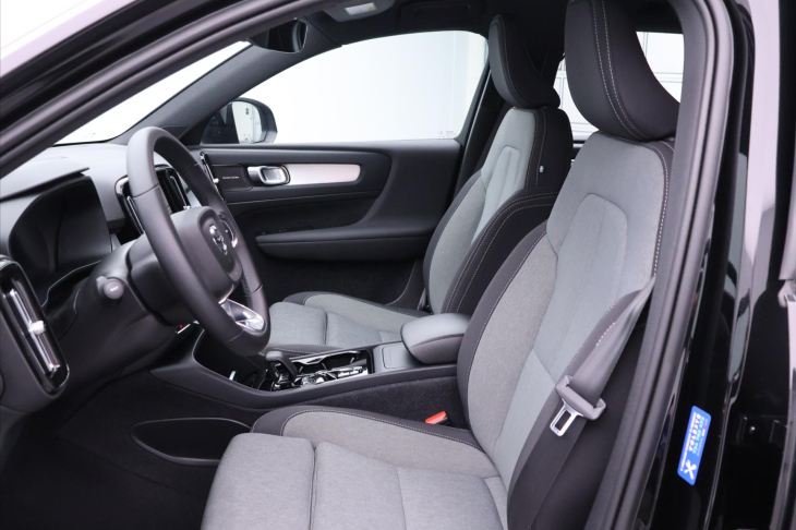 Volvo XC40 2,0 B4 145kW DCT Plus Dark DPH