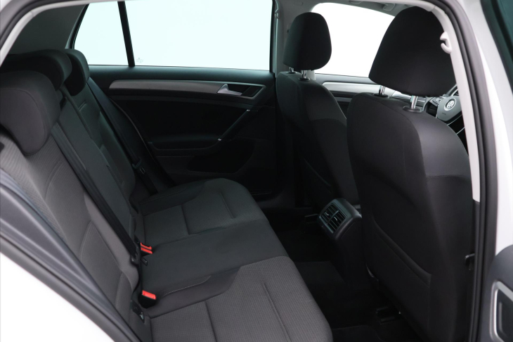 Volkswagen Golf 1,2 TSI 77kw ORIG.ALU Perleť