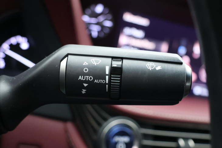 Lexus LS 500h 3,5 HEV 220kW Aut. 4x4 CZ