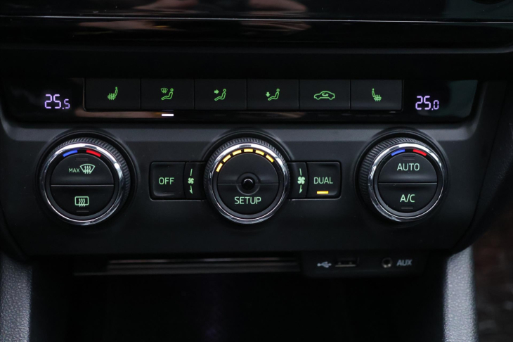 Škoda Octavia 1,4 TSI 103kW Elegance Xenon