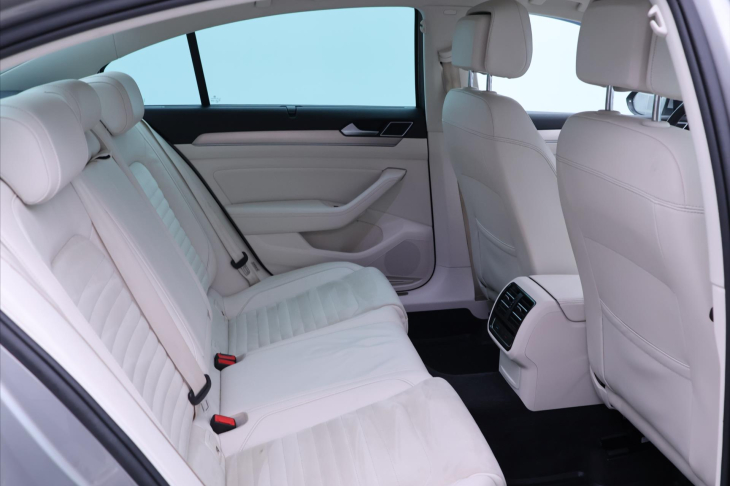 Volkswagen Passat 2,0 110kW Highline 4Motion CZ