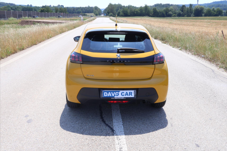 Peugeot 208 1,2 101k Allure CZ 1.Maj DPH