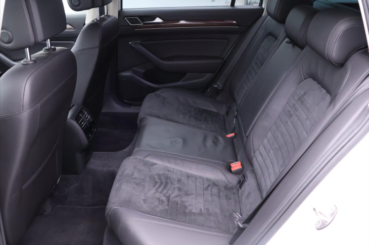 Volkswagen Passat 2,0 TDI 140kW R-line 4M CZ DPH