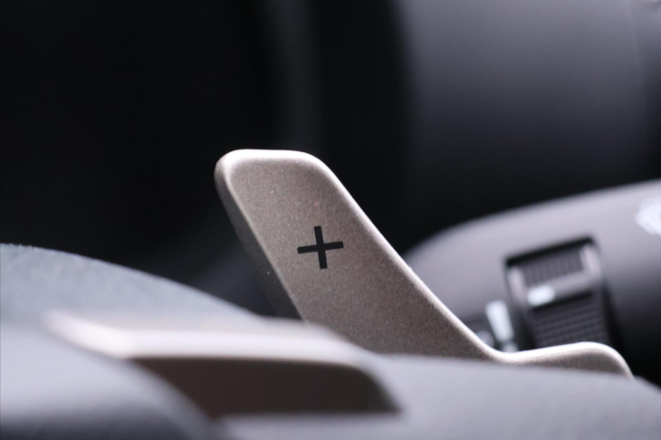 Lexus RC 300h 2,5 133kW F-Sport Navi CZ