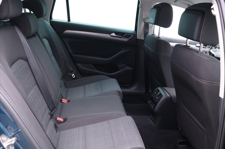 Volkswagen Passat 1,5 TSI 110kW CZ Business LED