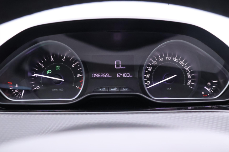 Peugeot 2008 1,2 PT 61kW CZ Klima Panorama