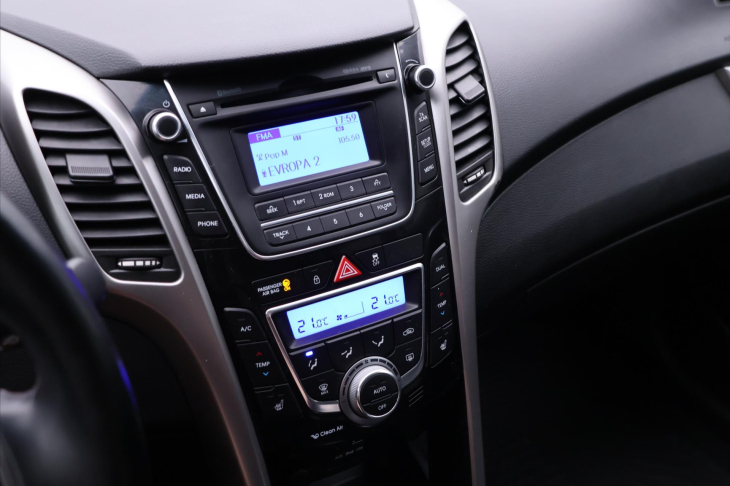 Hyundai i30 1,6 CRDi 81 kW Tažné Aut.klima