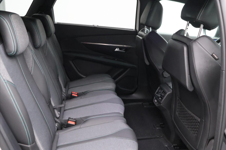 Peugeot 5008 1,2 PT 96kW Allure 7-Míst CZ