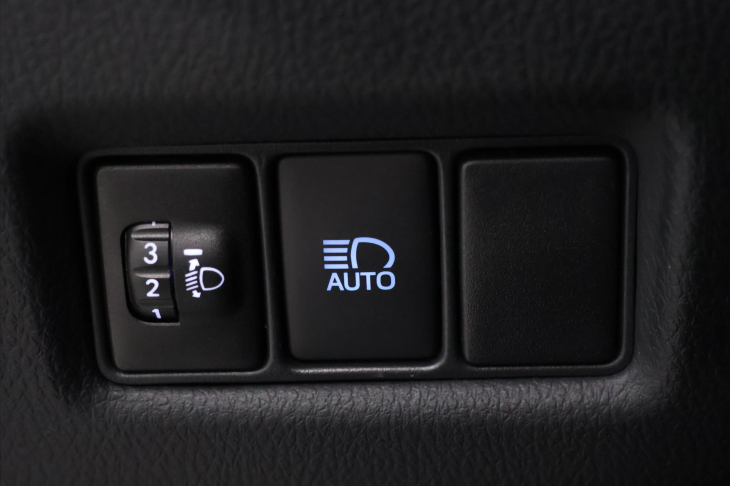 Toyota C-HR 1,8 Hybrid 90KW Style CZ Záruka