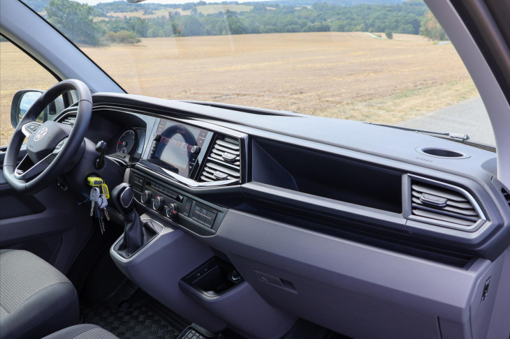 Volkswagen Transporter 2,0 TDI DSG Bulli Long 9-Míst