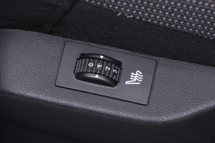 Citroën C4 Cactus 1,2 PT 81kW Aut. Shine Navi CZ