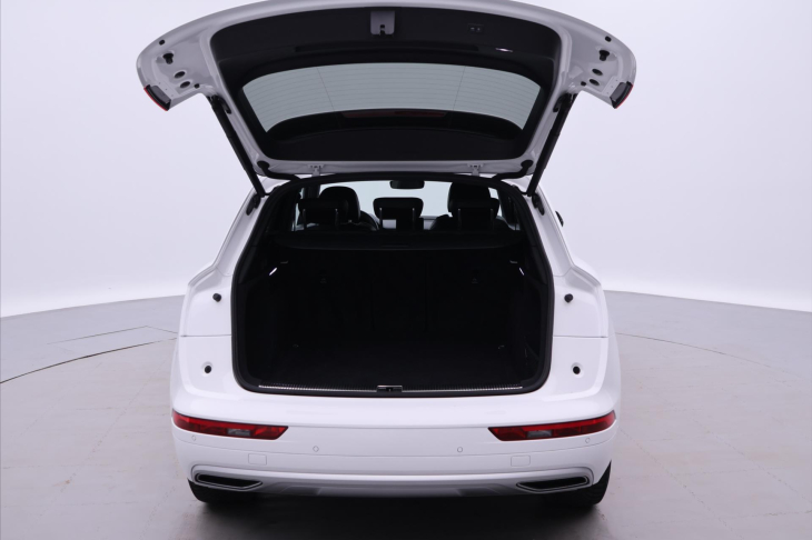 Audi Q5 2,0 TDI S-line 4x4 CZ