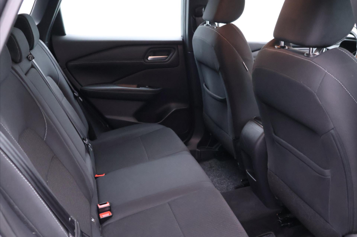 Nissan Qashqai 1,3 DIG-T MHEV Business Tažné