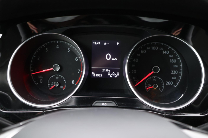 Volkswagen Touran 1,4 TSI 110kW DSG Sound 7-Míst
