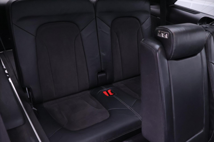 Audi Q7 3,0 TDI 4x4 7-Míst CZ 1. Maj.