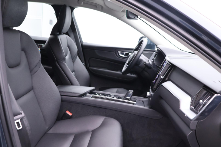 Volvo XC60 2,0 145 kW D4 AWD Momentum