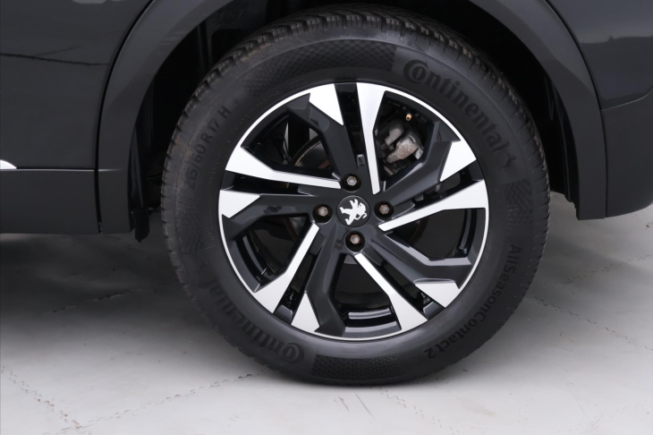Peugeot 2008 1,2 PT 130k CZ Allure LED