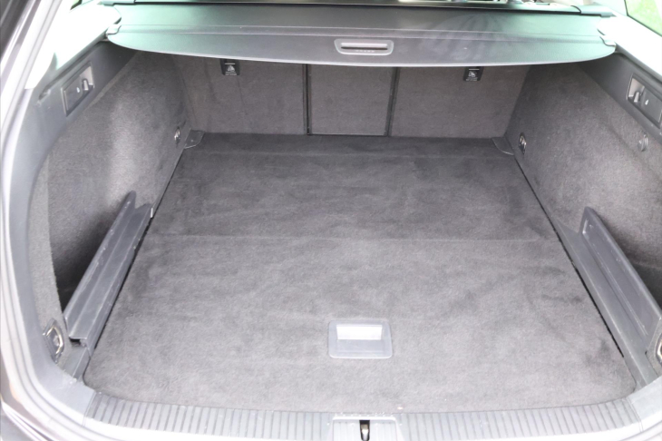 Volkswagen Passat 2,0 TDI DSG Elegance Navi