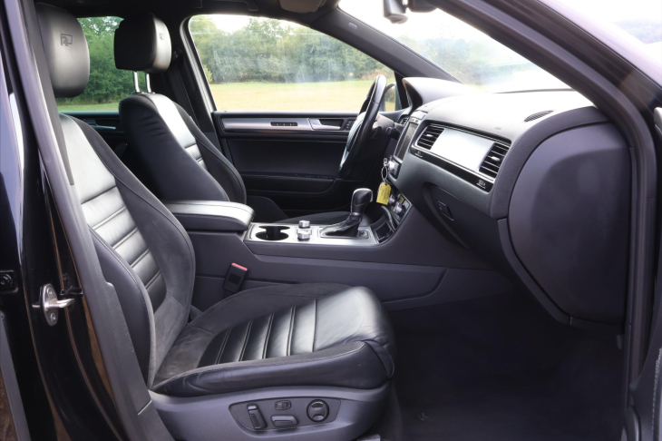 Volkswagen Touareg 3,0 TDI V6 DSG R-LINE CZ 4M