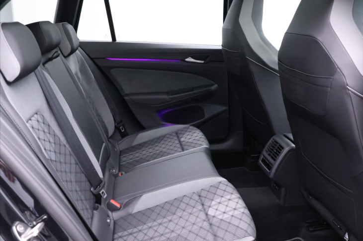 Volkswagen Golf 2,0 TDI DSG R-line Virtual DPH