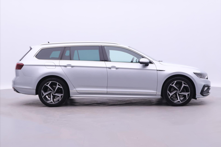 Volkswagen Passat 2.0 TDI DSG R-LINE Matrix