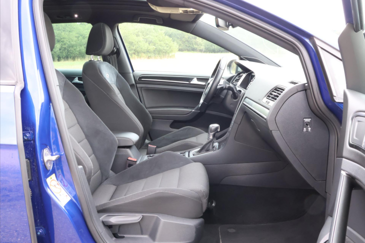 Volkswagen Golf 2,0 TSI 228kW 4M DSG Virtual R