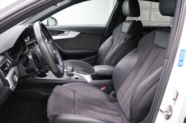 Audi A4 2,0 TDI 140 kW S-Line S-Tronic CZ