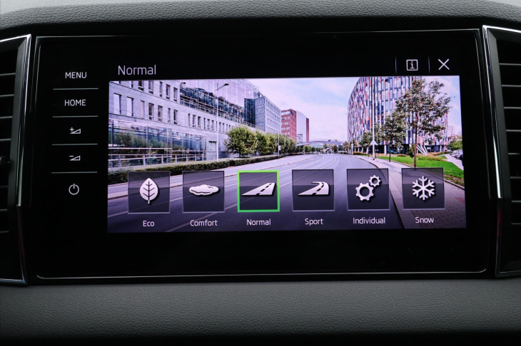 Škoda Karoq 2,0 TDI DSG 4x4 Sportline LED