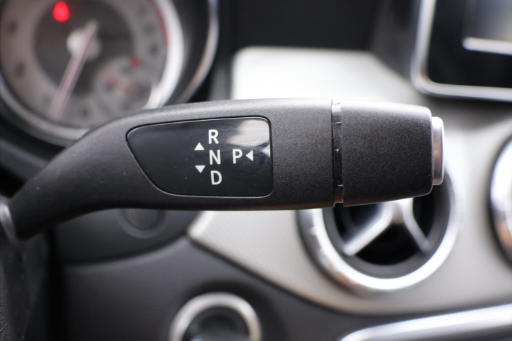 Mercedes-Benz CLA 2,0 250 155kW 4Matic Xenon