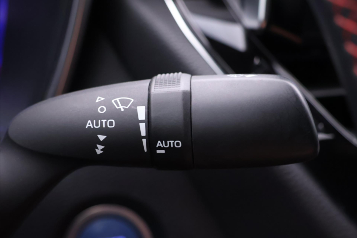 Toyota Corolla 1,8 Hybrid e-CVT 1.Maj DPH GR