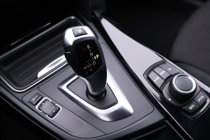 BMW Řada 3 3,0 335dA xDrive Sport CZ DPH