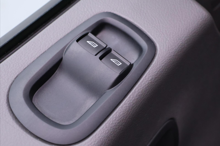 Ford Transit 2,0 TDCI 96kW L2 9-Míst CZ DPH