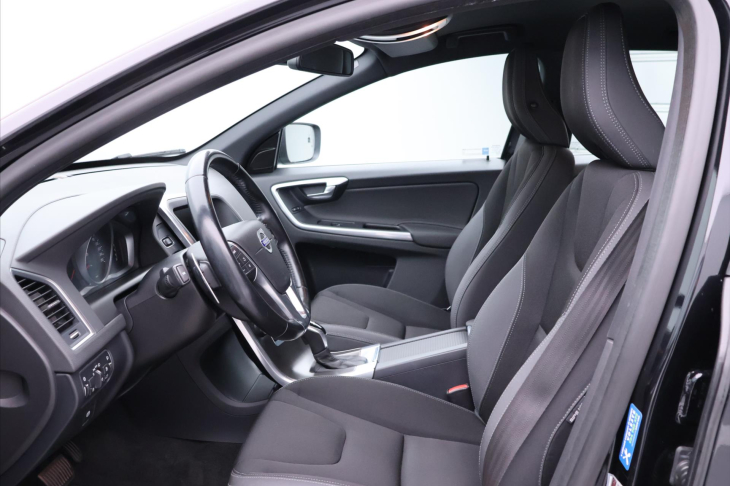 Volvo XC60 2,4 D4 133kW Aut. Momentum 4x4