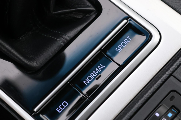 Toyota Land Cruiser 2,8 D-4D 150KW CZ 1.MAJ 4X4