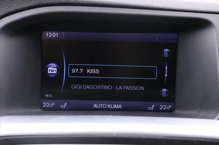 Volvo V60 2,4 D4 V5 120kW AWD R-design
