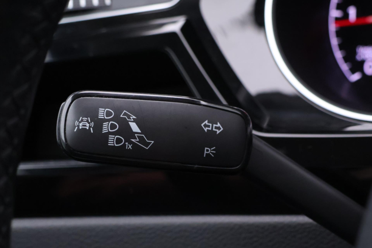 Volkswagen Touran 2,0 TDI DSG CZ Highline 7-Míst